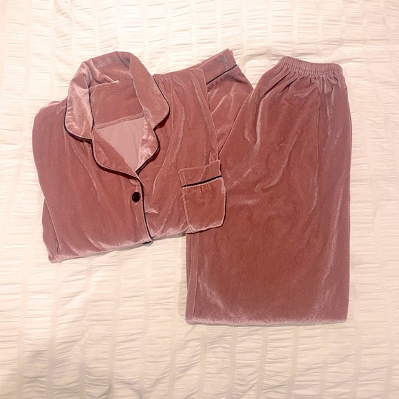 SHEIN Pink Velour Pajama Set - Picture 2 of 4